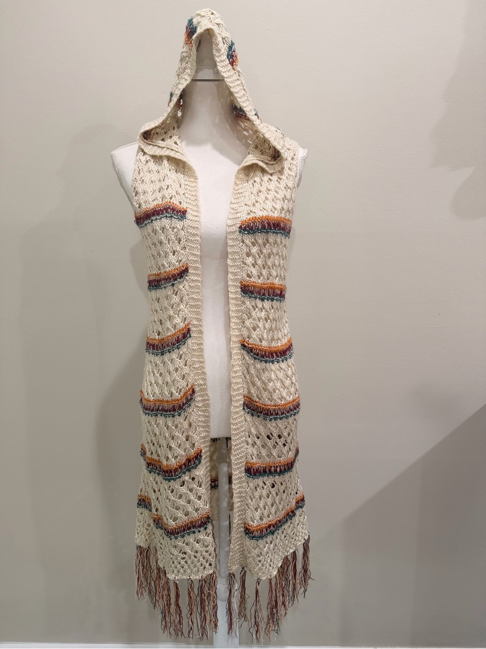 Miss Daisy Crochet Cardigan Size L Sleeveless Hooded Open Front Fringe Hem Cream